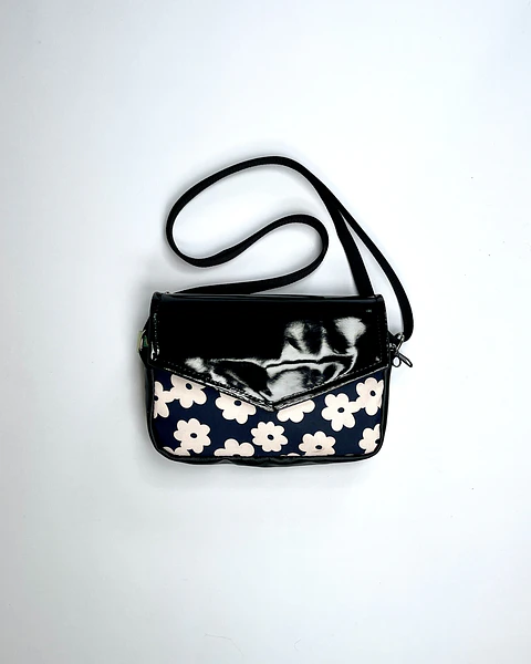 Pocket Sobrecito Flores Blanco y Negro