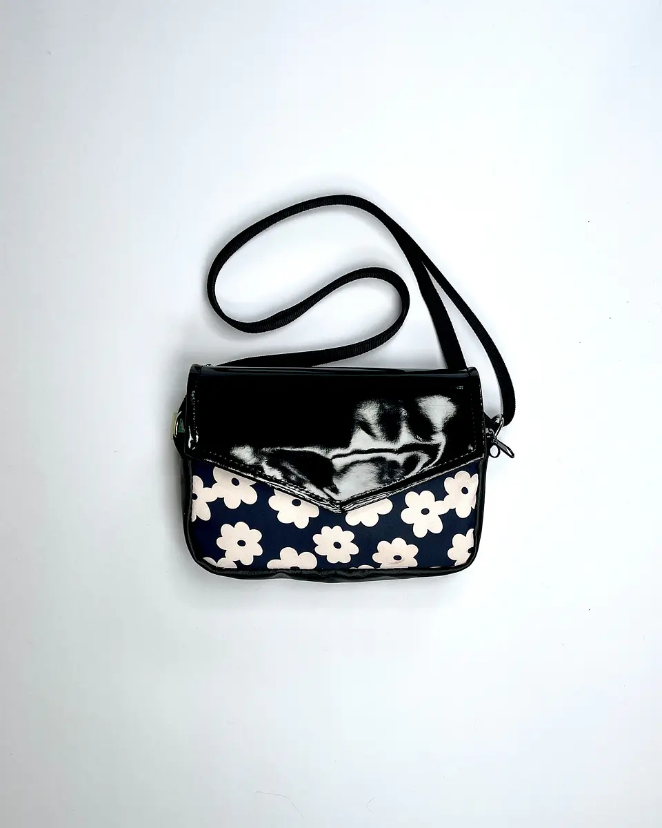 Pocket Sobrecito Flores Blanco y Negro 1