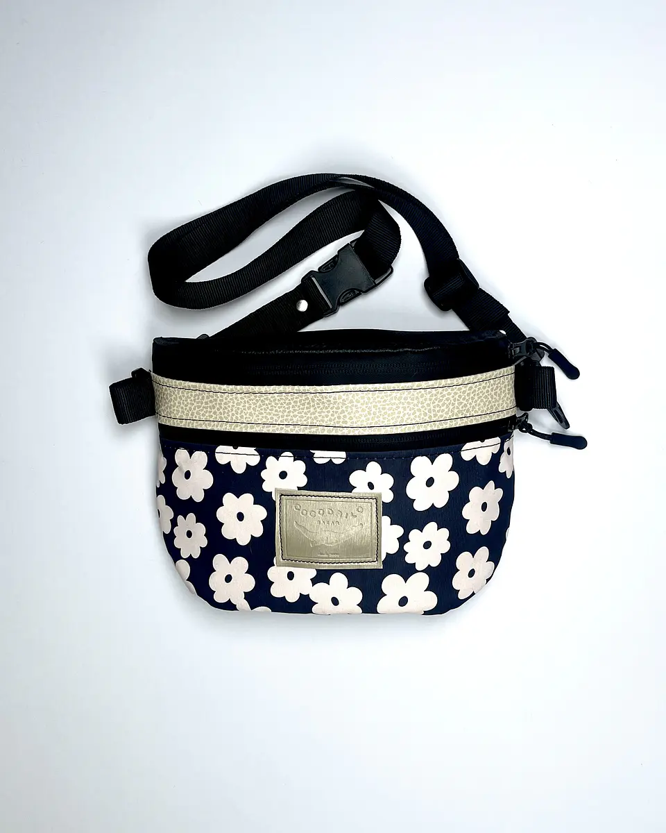 Bolso/Banano Picnic Flores Blanco y Negro 1