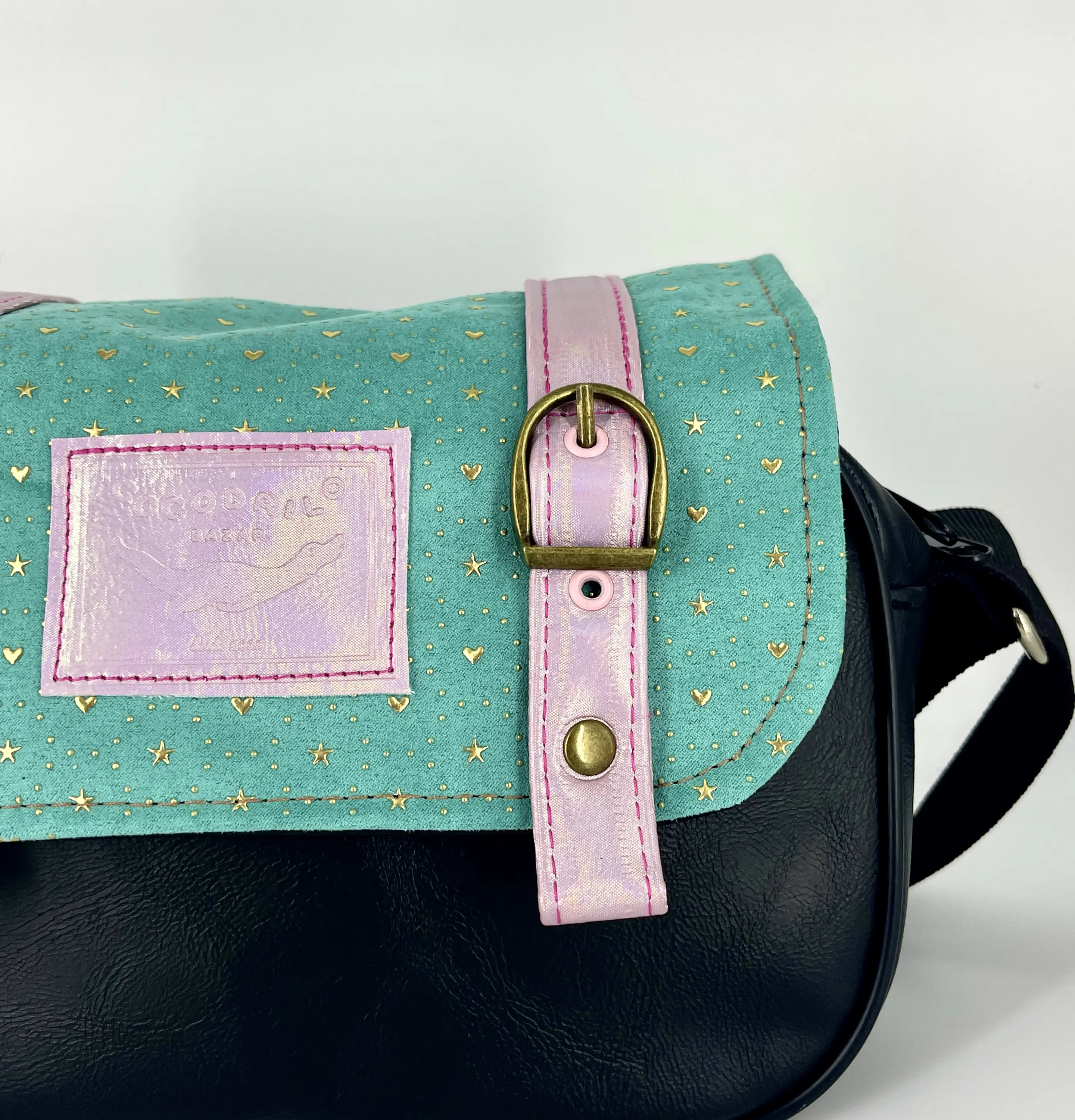 Cartera Nina Glitter Menta Detalles dorados y Rosa 2