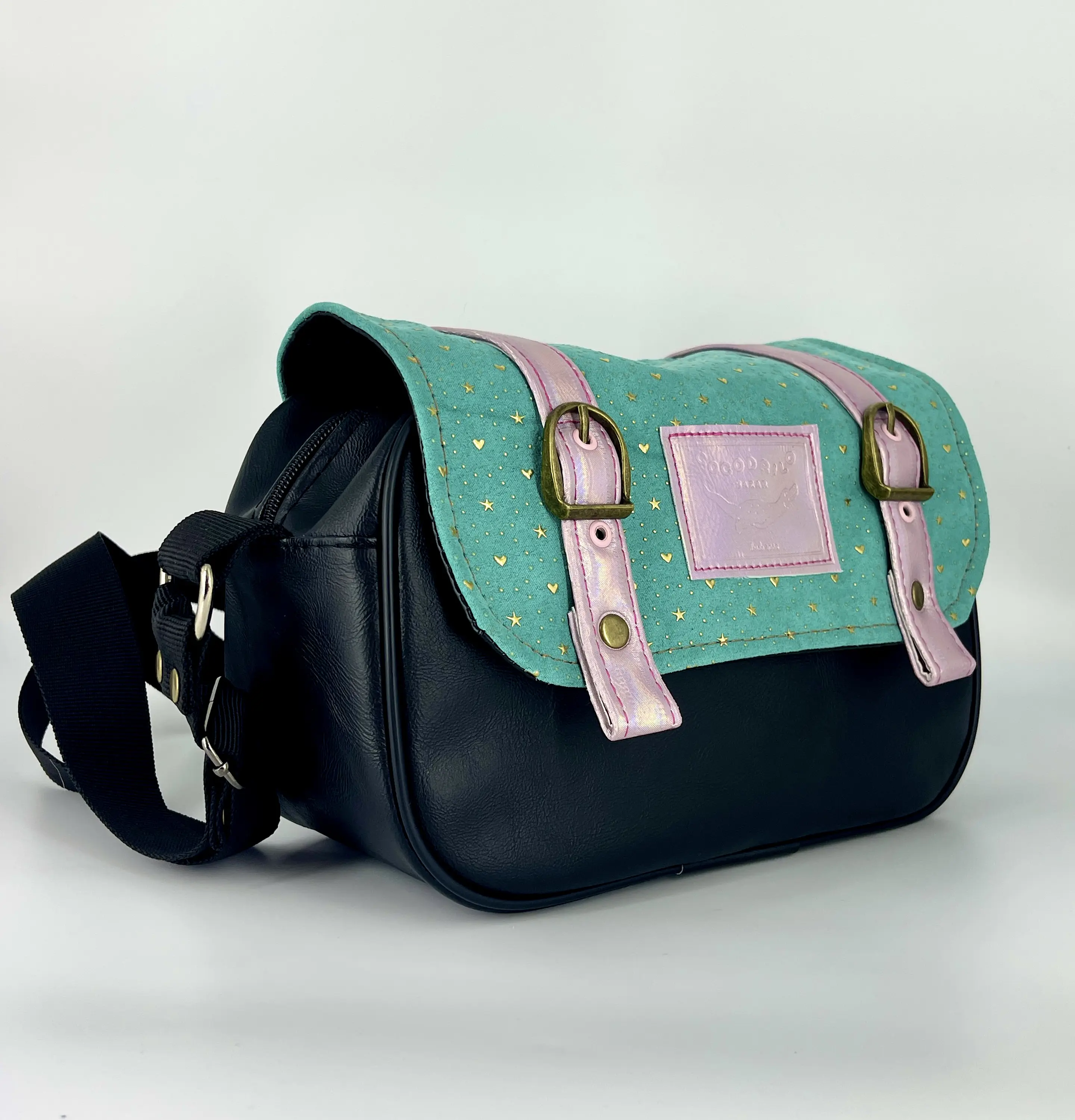 Cartera Nina Glitter Menta Detalles dorados y Rosa 3