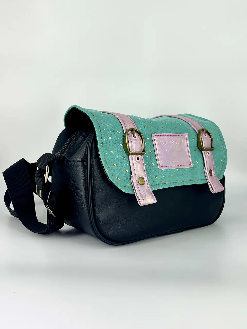 Cartera Nina Glitter Menta Detalles dorados y Rosa 3
