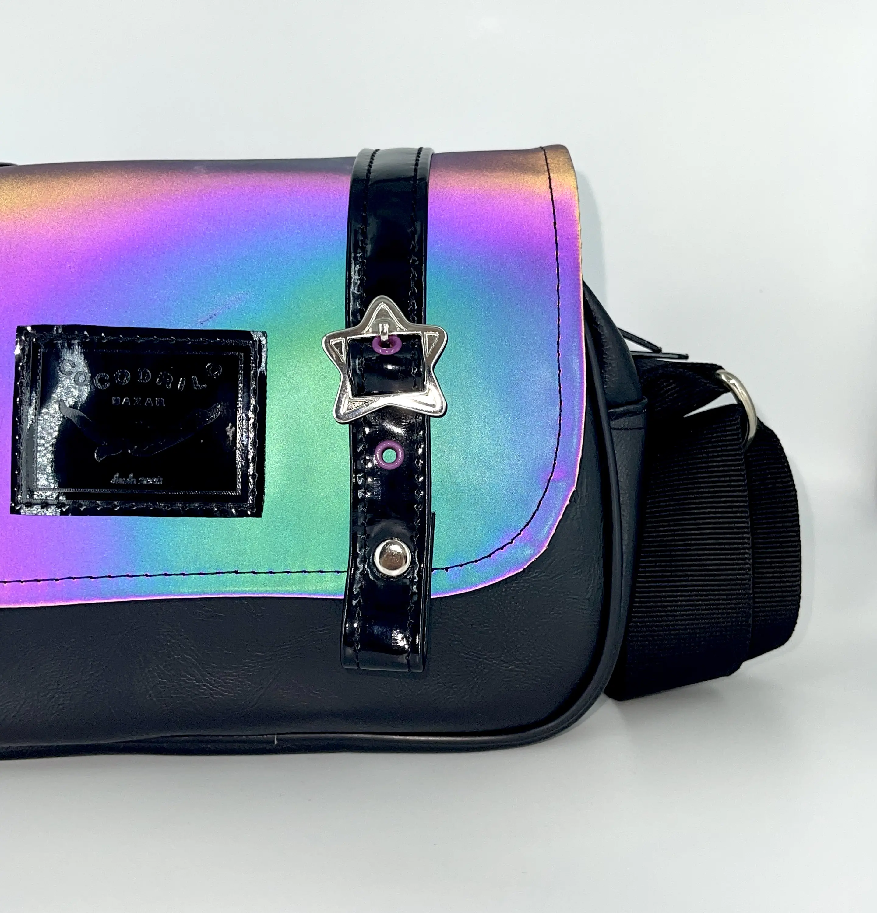Cartera Nina Tapa Reflectante Detalles En Charol 3