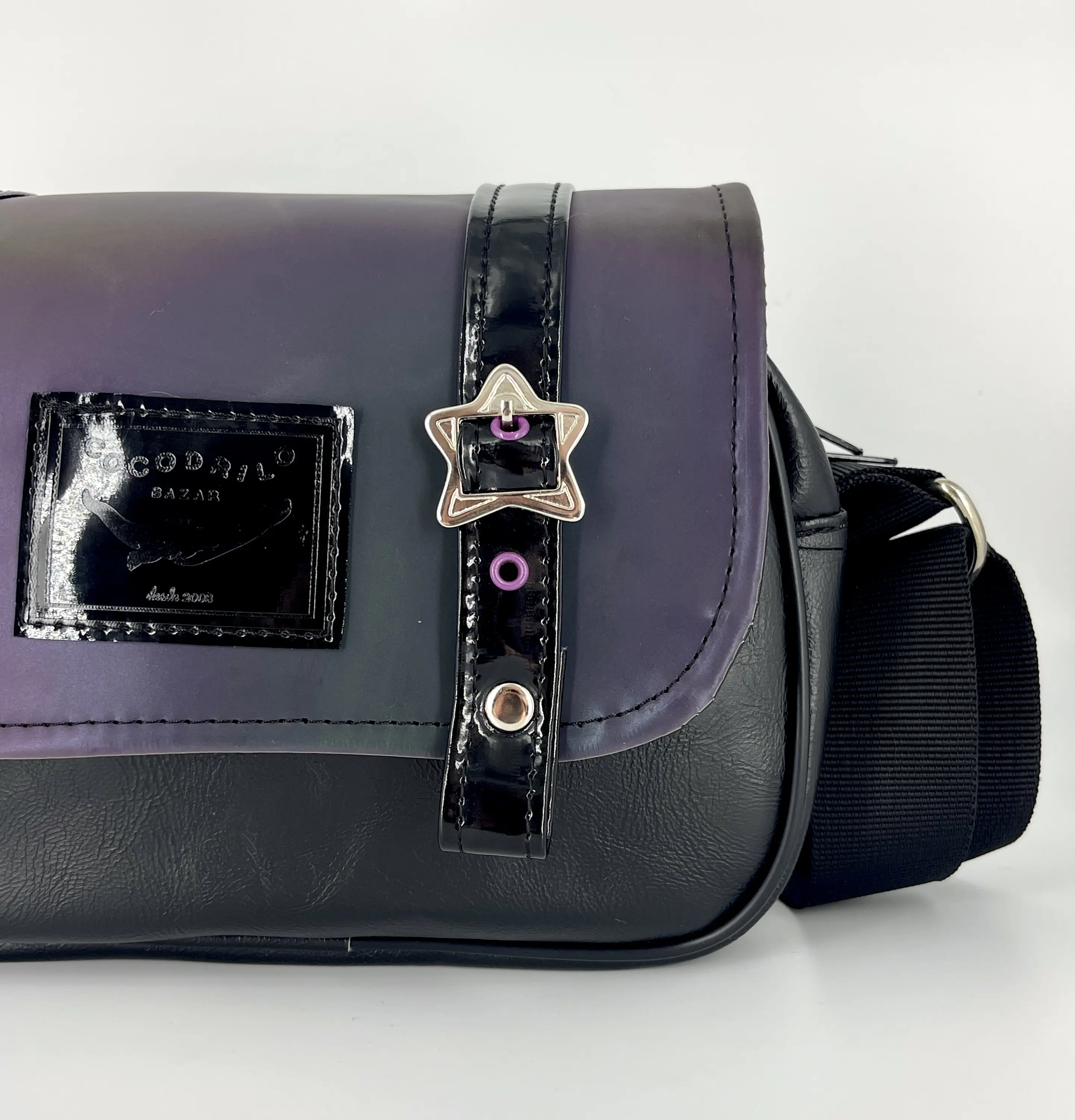 Cartera Nina Tapa Reflectante Detalles En Charol 4