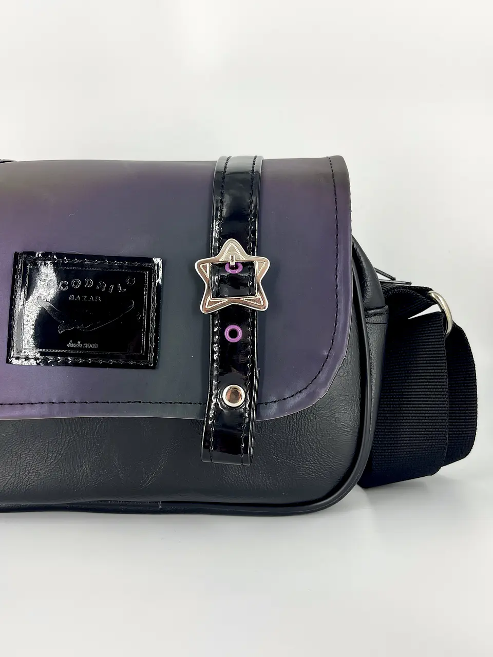 Cartera Nina Tapa Reflectante Detalles En Charol 4