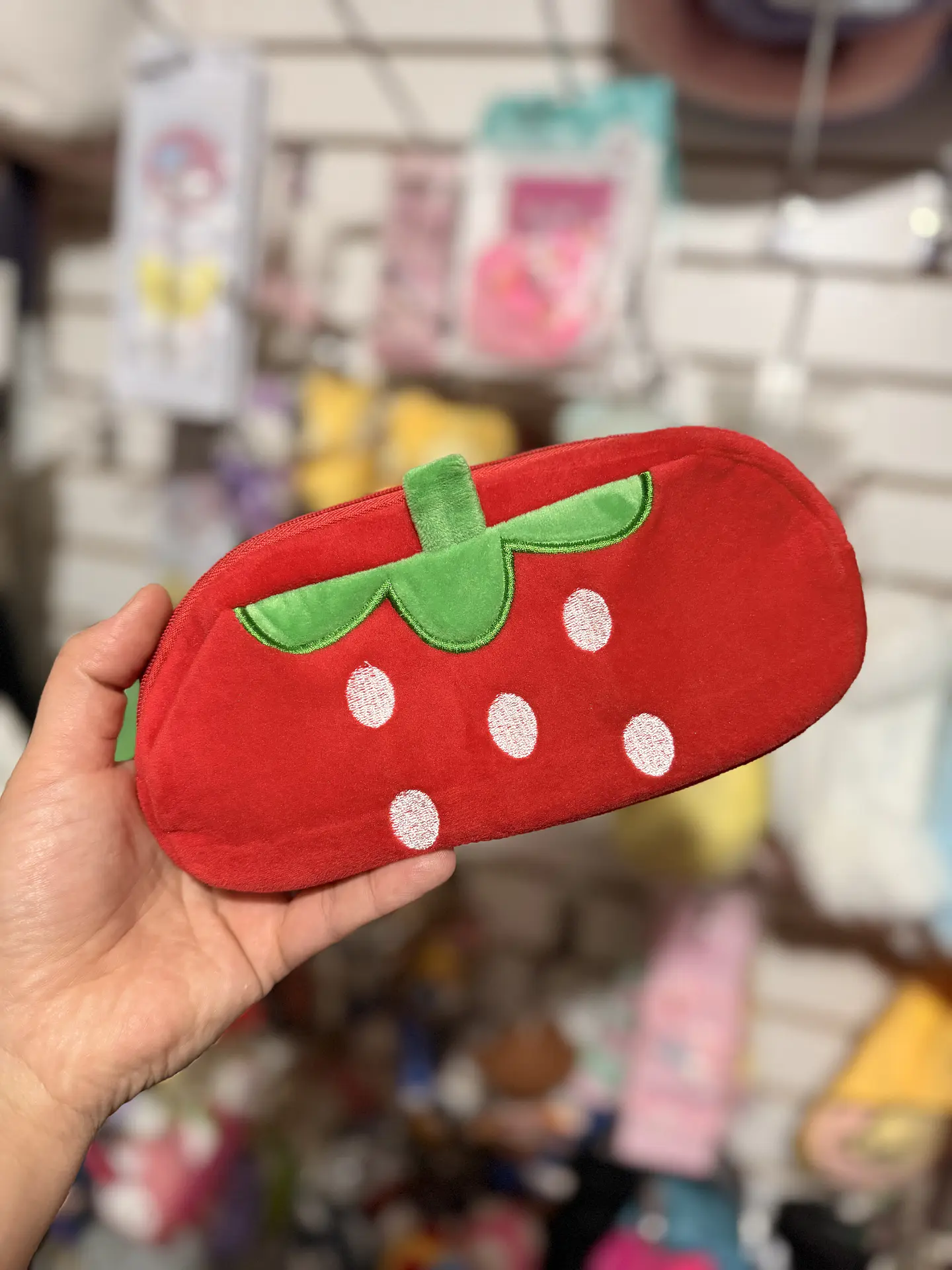 Estuche Frutilla de Felpa  1