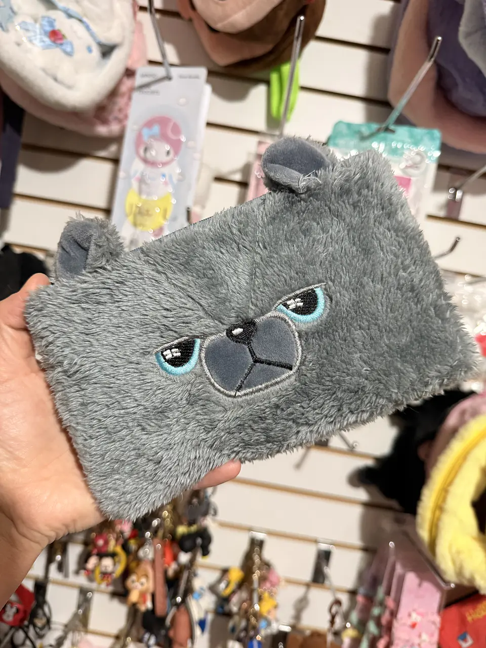 Estuche gato gruñón de felpa 1