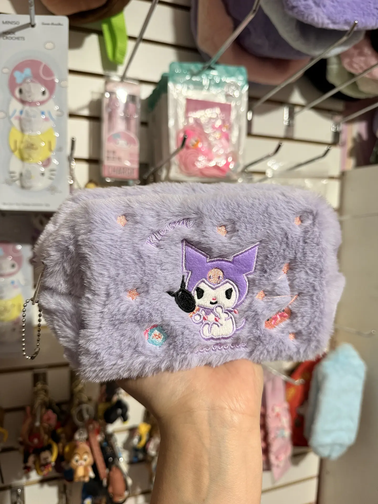 Estuche Kuromi Rectangular Sanrio de felpa  1