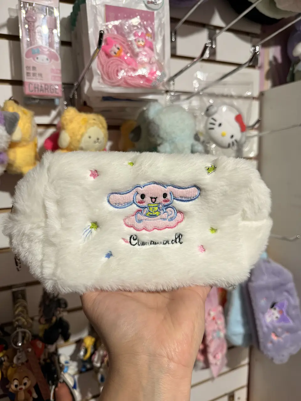 Estuche Cinnamoroll rectangular Sanrio de felpa  1