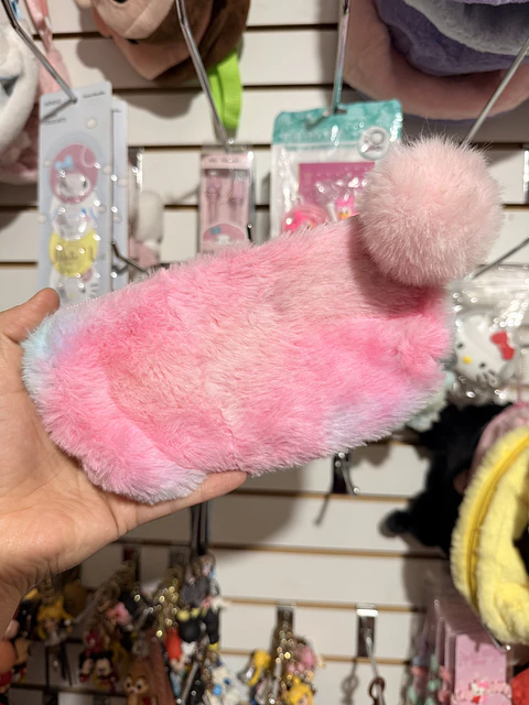 Estuche arcoíris pastel con pompón