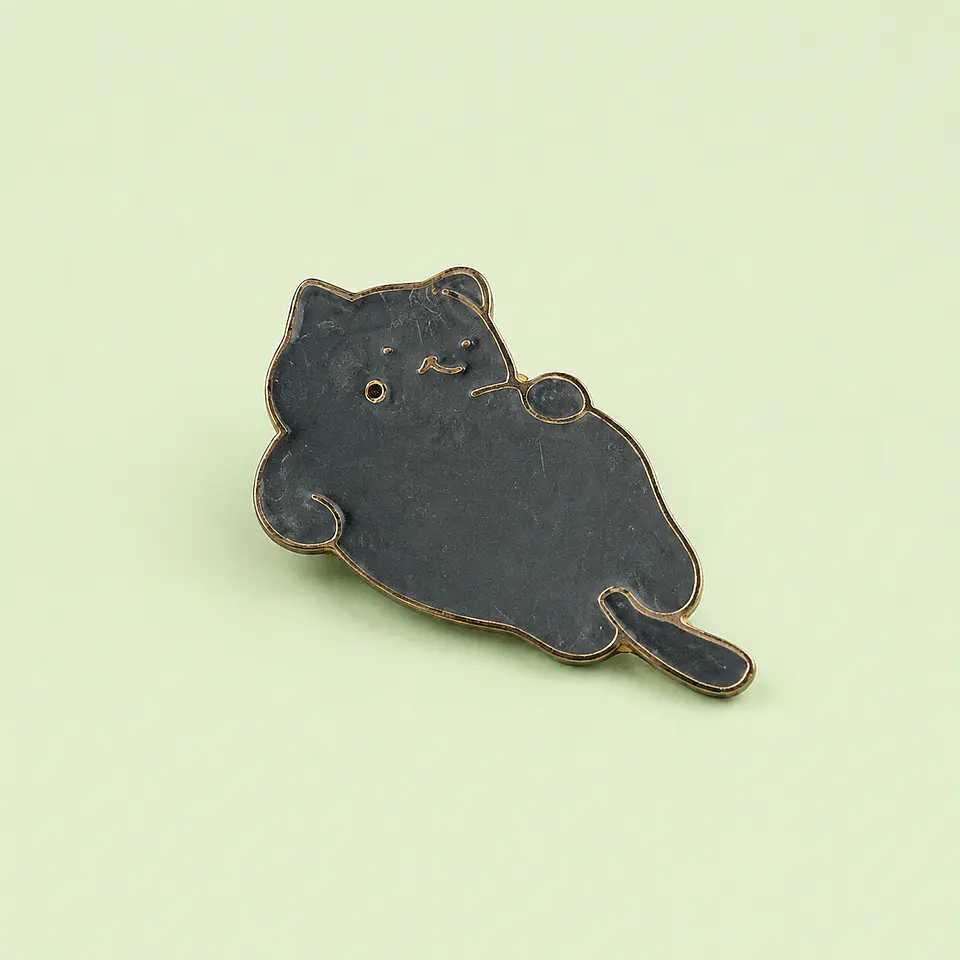 Pin Metálico Gato Gris Kawaii 1