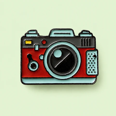 Pin Metálico Cámara Fotográfica – 2 Diseños 