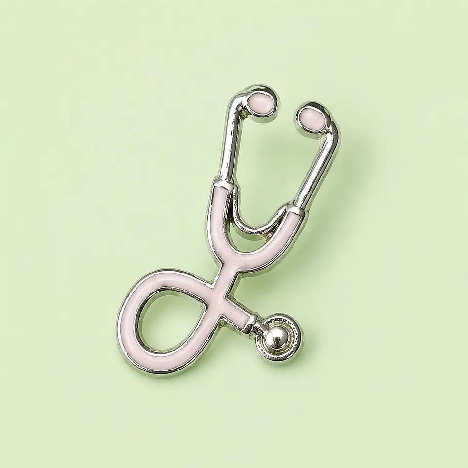 Pin Metálico Estetoscopio – Colores Variados 3