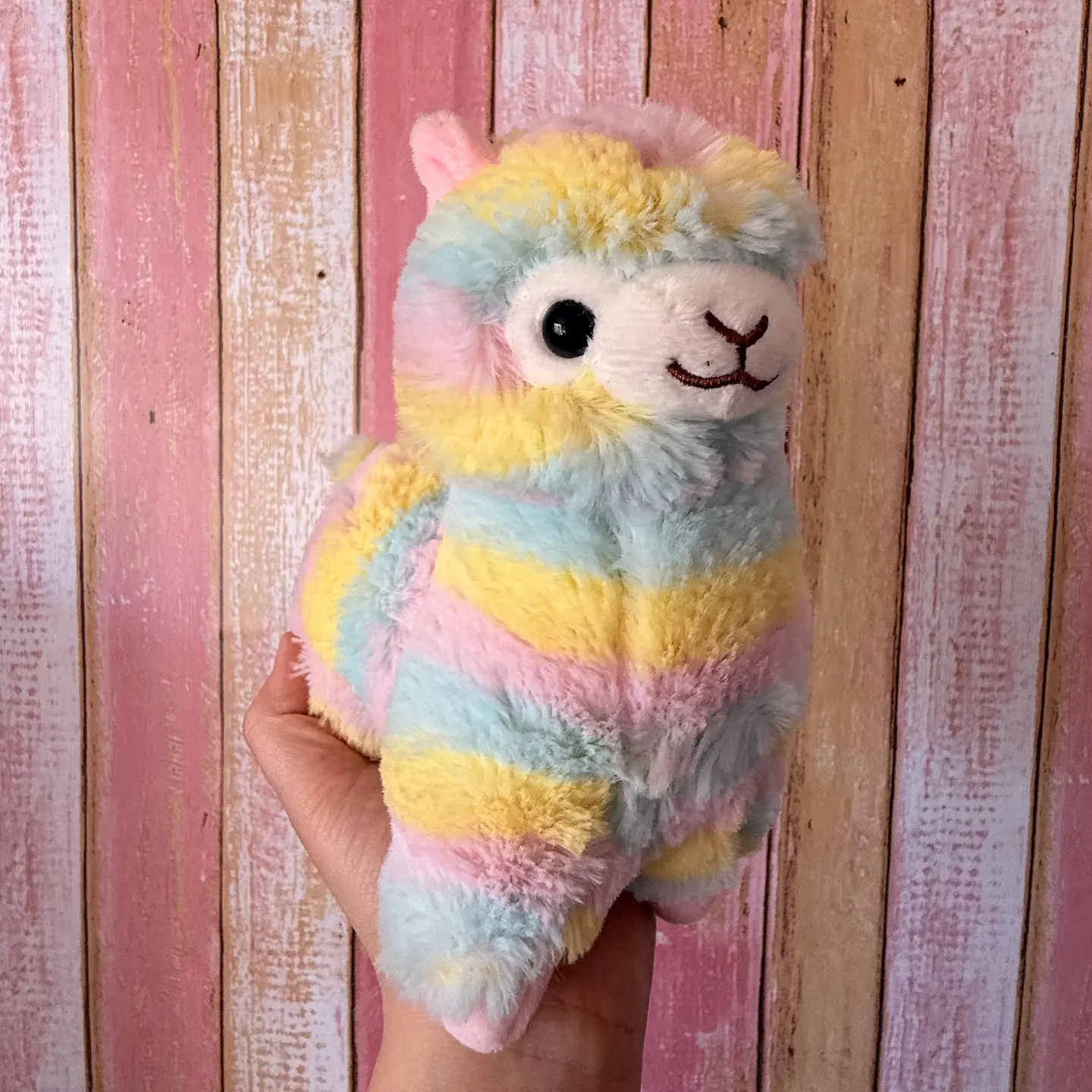 Peluche Alpaca Arcoíris Pastel – 25 cm 1