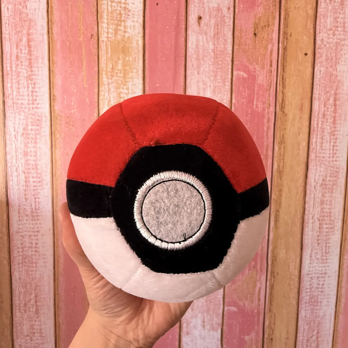 Peluche Poké Ball – Pokémon – 20 cm 1