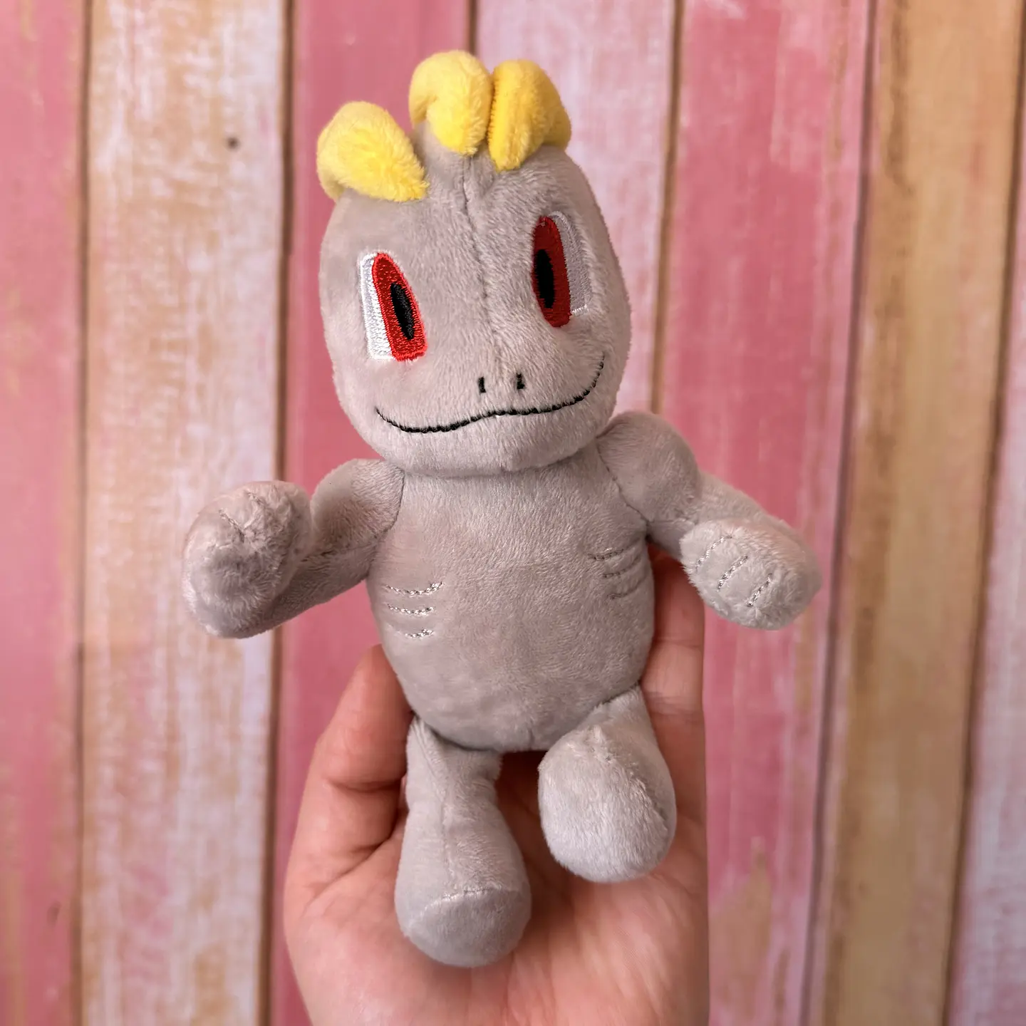 Peluche Machop Pokémon – 15 cm 1