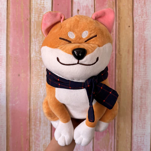 Peluche Perrito Shiba Inu Naranjo con Bufanda – 30 cm.