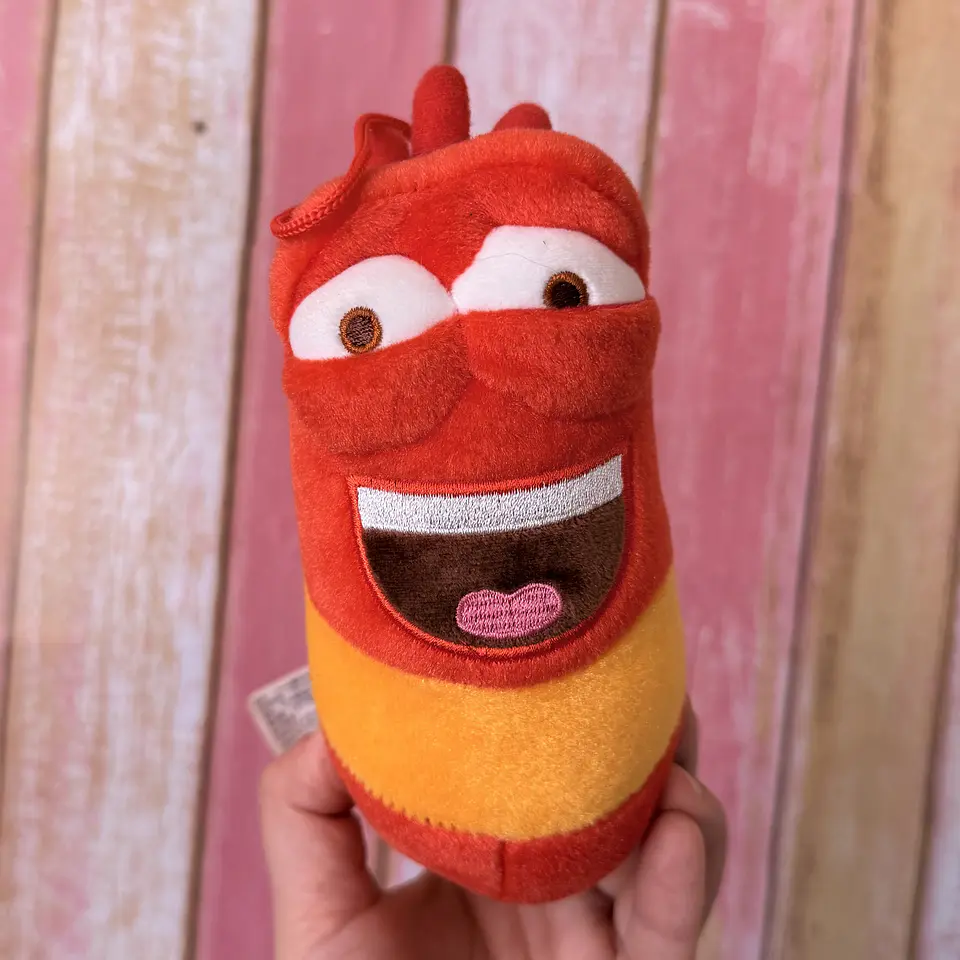 Peluche Larva Roja – 20 cm  1