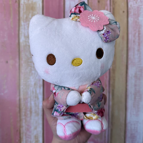 Peluche Hello Kitty con Kimono Floral | 25 cm 