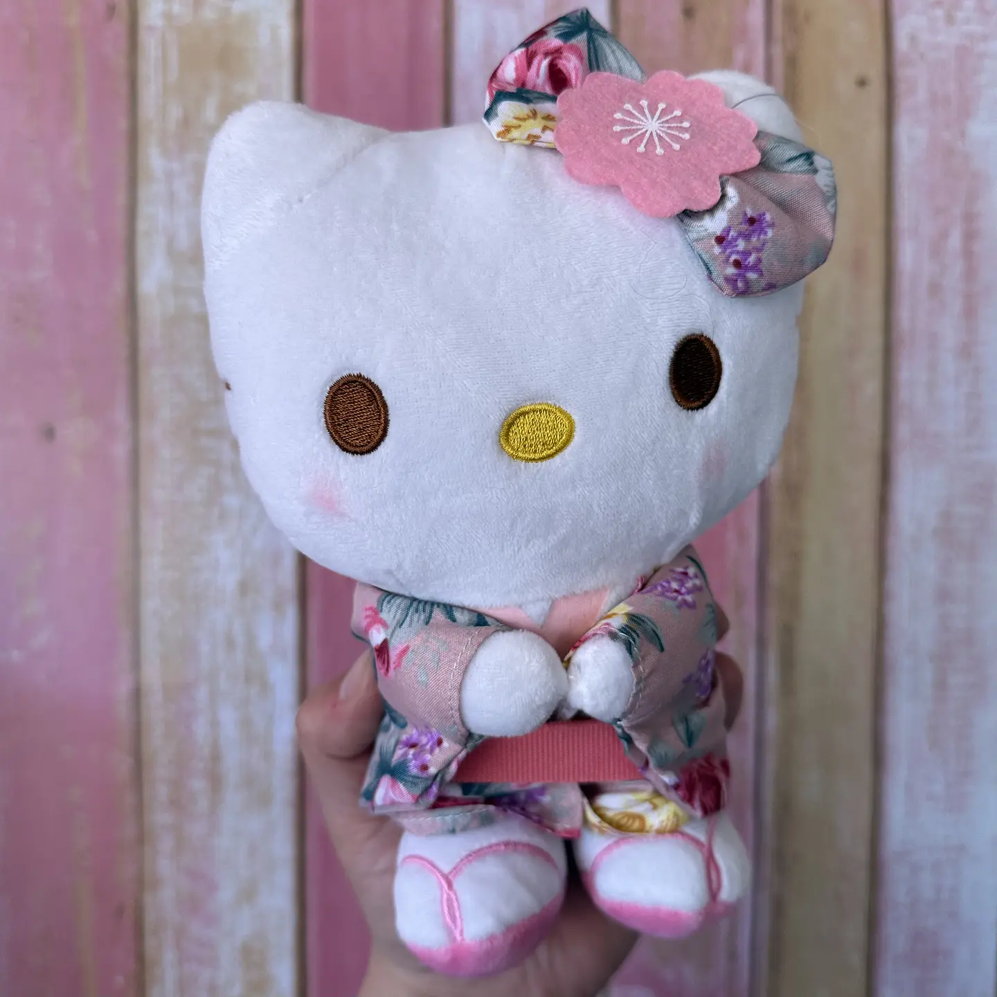 Peluche Hello Kitty con Kimono Floral | 25 cm  2
