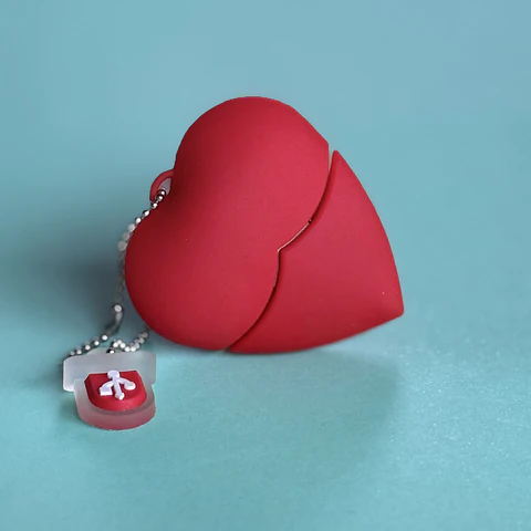 Pendrive Corazón Rojo – 32 GB