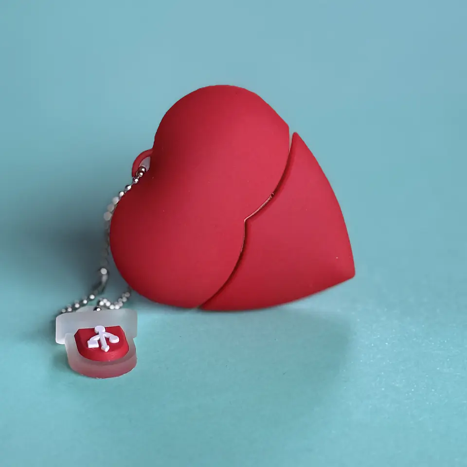 Pendrive Corazón Rojo – 32 GB 1