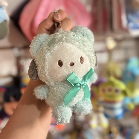 Llavero de Peluche Pochacco con Disfraz Celeste – Sanrio