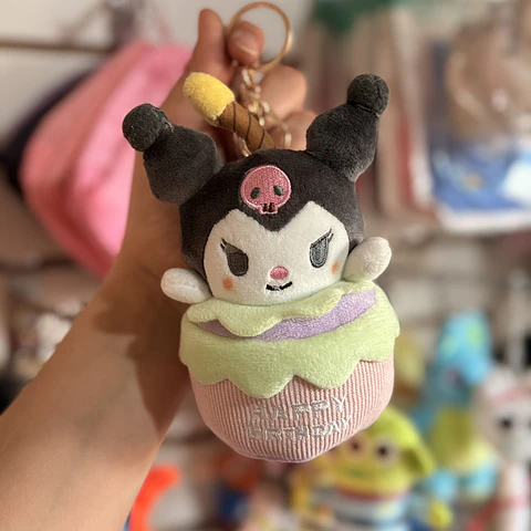  Llavero de Peluche Kuromi Pastel de Cumpleaños – Sanrio