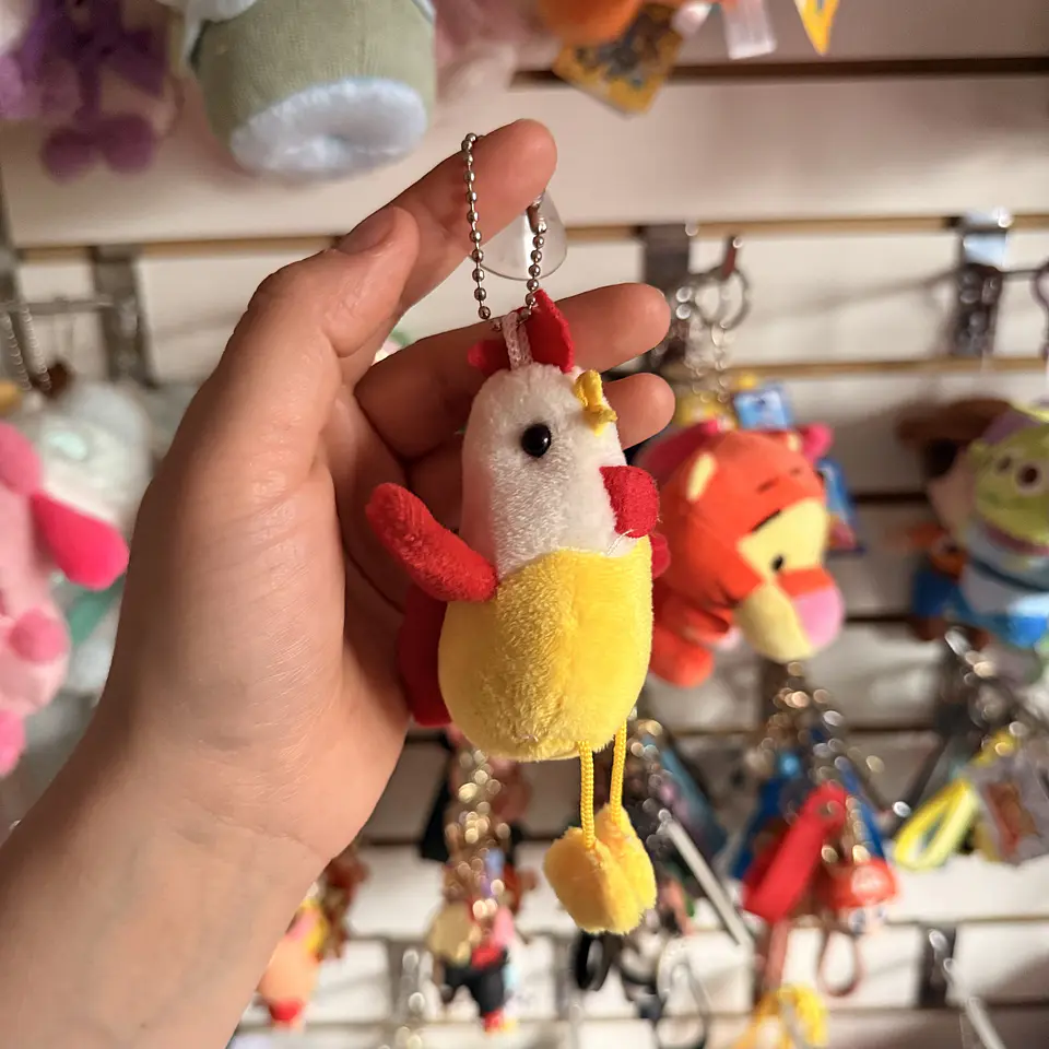 Llavero de Peluche Gallina Patitas Colgantes 2