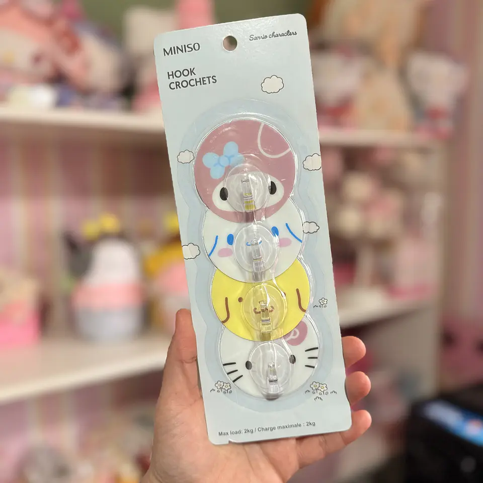 Set de 4 Ganchos Adhesivos Sanrio 1