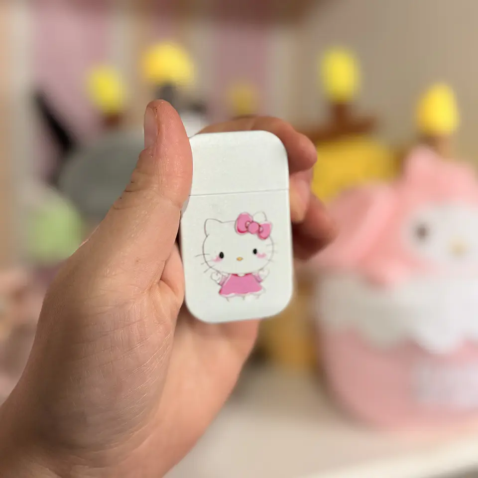 Encendedor Recargable Hello Kitty – Flama Rosada | Vestido Rosa 1