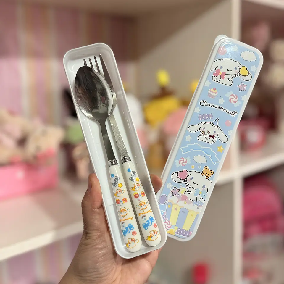 Set de Cubiertos Cinnamoroll Sanrio – Cuchara y Tenedor con Estuche 1
