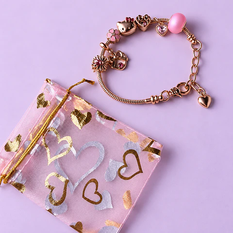 Pulsera Hello Kitty con Dijes y Cristales – Rose Gold + Bolsita de Regalo