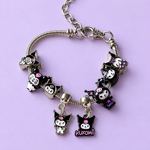 Pulsera Kuromi con Dijes – Plateada + Bolsita de Regalo