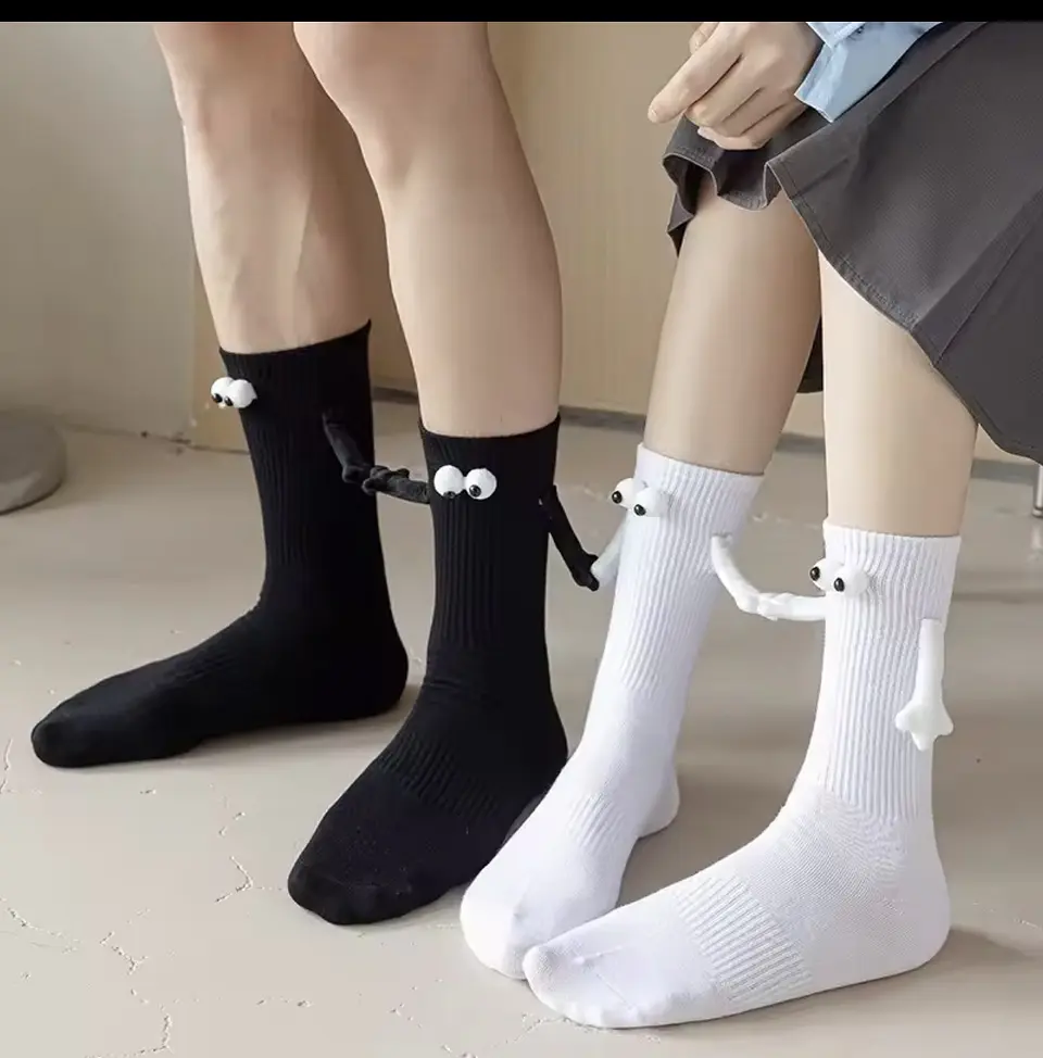 Calcetines con Manitos Magnéticas – Negro y Blanco 1