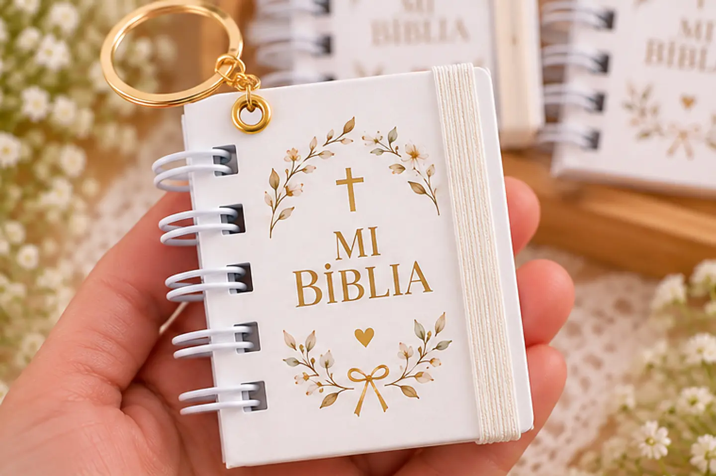 Mini Biblia con Llavero – Tapa Dura y Elástico | Recuerdos Personalizados 3