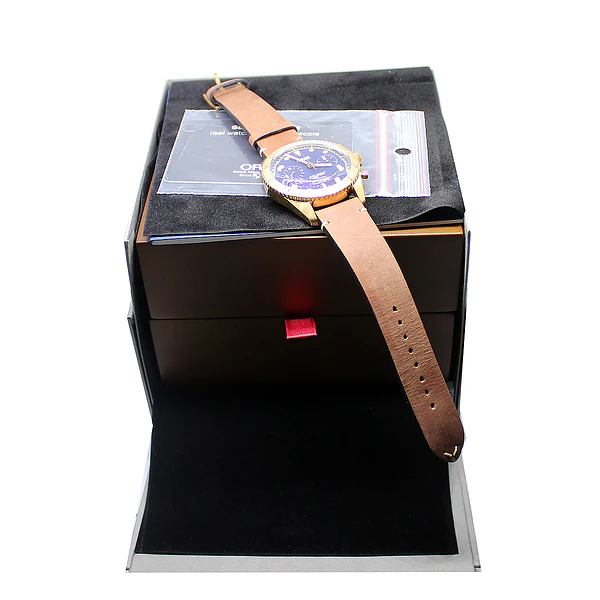 Imagem 11 de Oris Carl Brashear Chronograph Edição Limitada