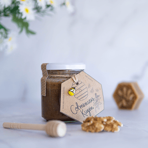 Miel con nueces tostadas