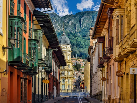 Bogotá Walking Through History: Free Walking Tour of La Candelaria
