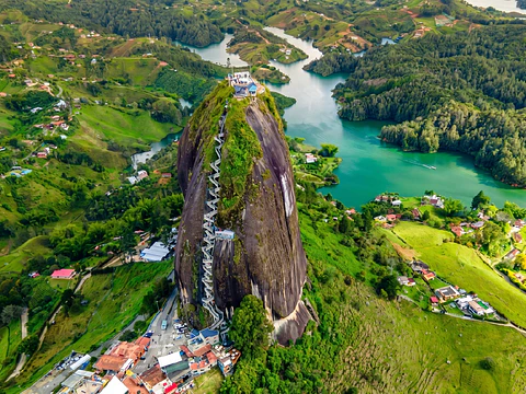 Medellín Tour: Guatapé & El Peñol Rock