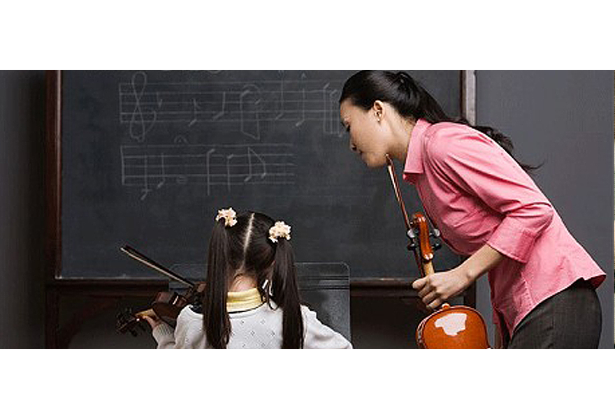 Учитель музыки качества учителя. Урок в музыкальной школе. Учитель и ученик в музыкальной школе. Музыкальный педагог. Педагог музыки и ученик.