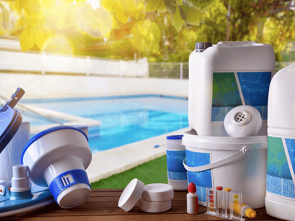 Cómo Limpiar y Aclarar el Agua de tu Piscina para un Verano Impecable