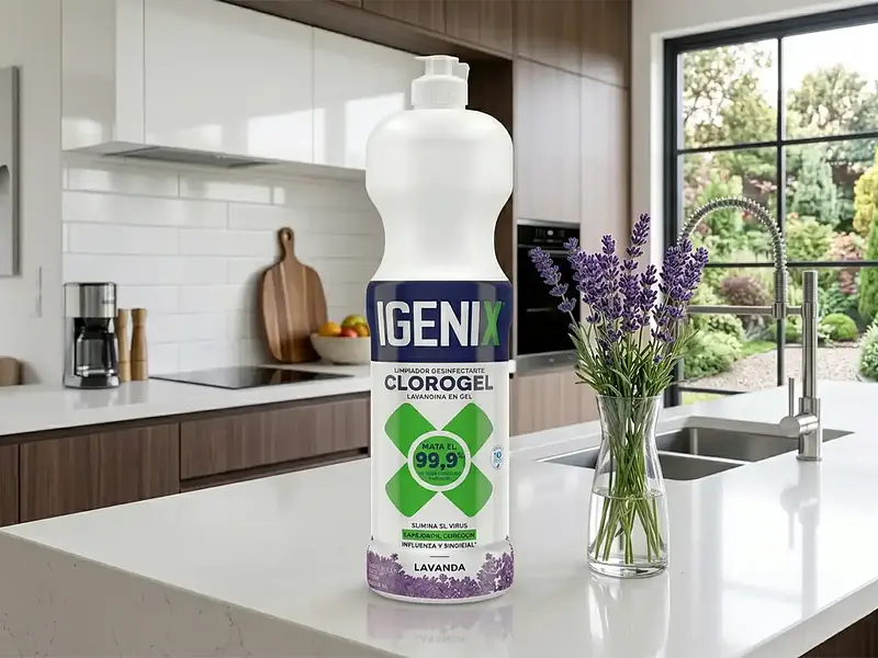 El fin de las salpicaduras: Por qué el Cloro Gel es el aliado definitivo de la limpieza inteligente