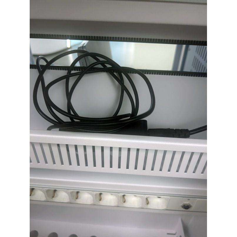 Gabinete de Carga y Almacenamiento para 30 Notebooks / Tablets 13