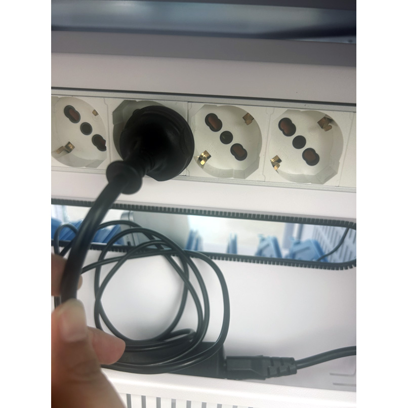 Gabinete de Carga y Almacenamiento para 30 Notebooks / Tablets 14