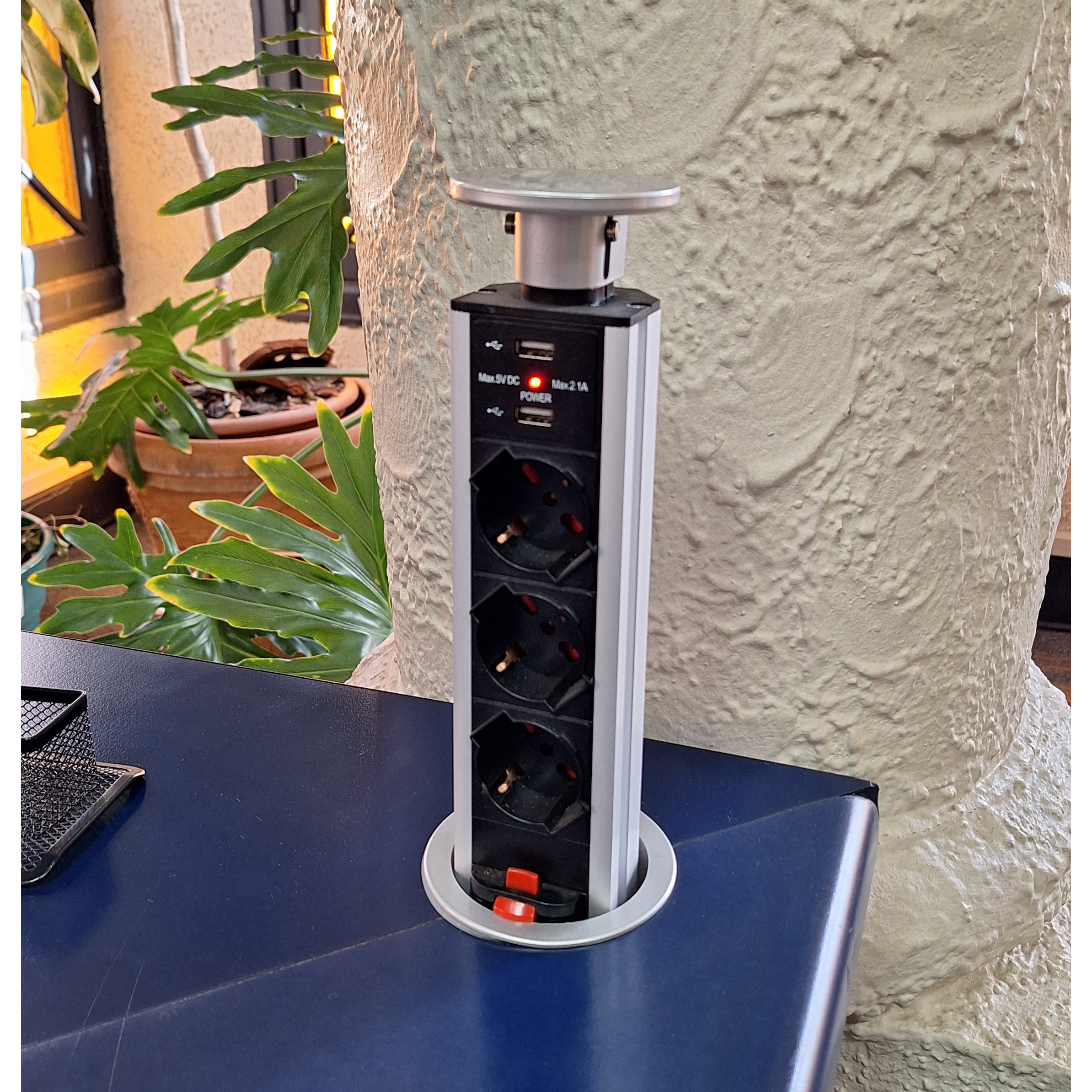 Tomacorriente Embutido para Escritorio  y Cargador 3 Módulos 16A 2 USB 5