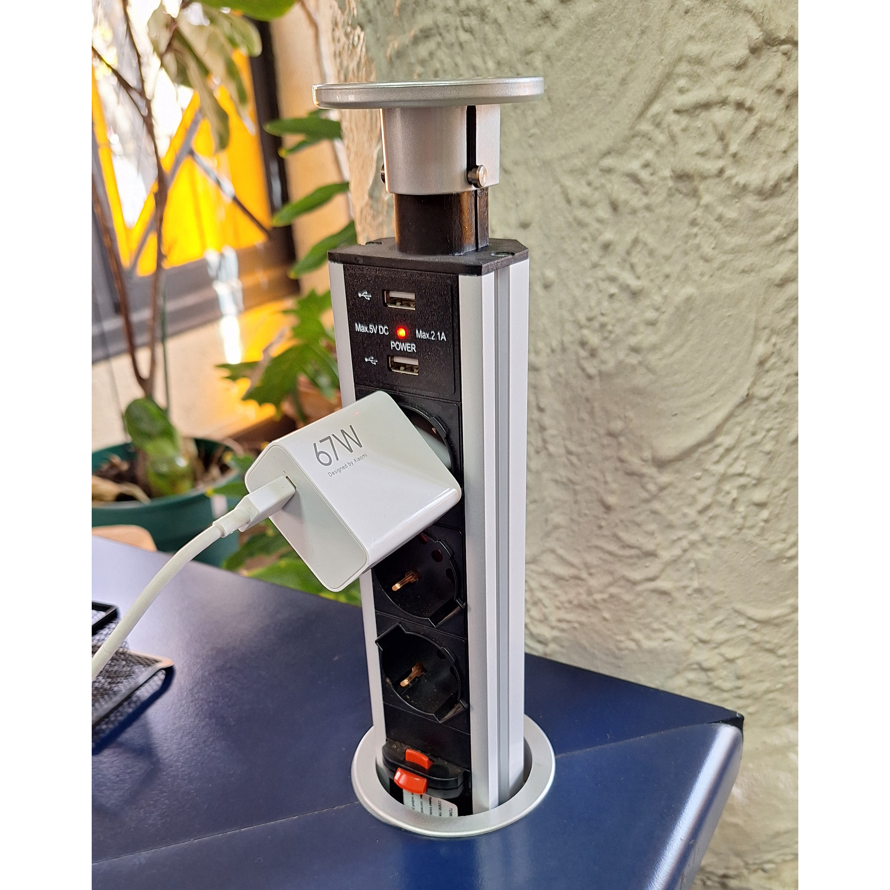 Tomacorriente Embutido para Escritorio  y Cargador 3 Módulos 16A 2 USB 6