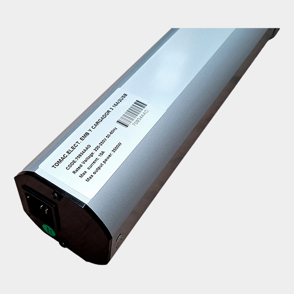 Tomacorriente Embutido Touch para Escritorio  y Cargador 3 Módulos 16A 2 USB 3