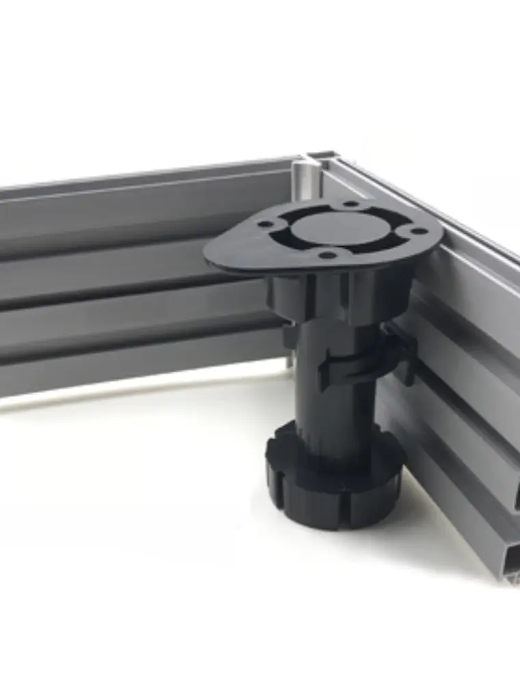 Pata plastica para zocalo regulable (4u) 1