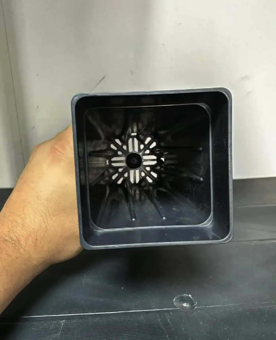 Maceta Cuadrada 9x9x19 de 1 Litro 4